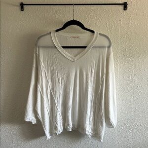 Chic White V-Neck Long Sleeve Top
